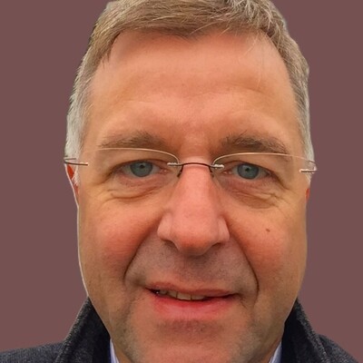 Dr. Dirk Wolber